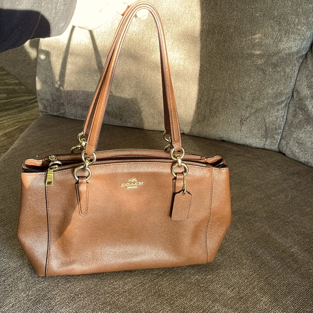 COACH EUC shoulder bag w/3 compartments & D-rings to add a crossbody strap!